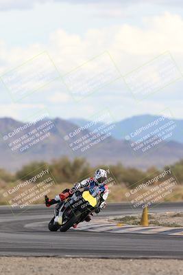 media/Nov-16-2025-Race Pace (Sun) [[8c5fa54630]]/Non Verified Riders (1st 20 Minutes)/5-Turn 15 (110pm)/